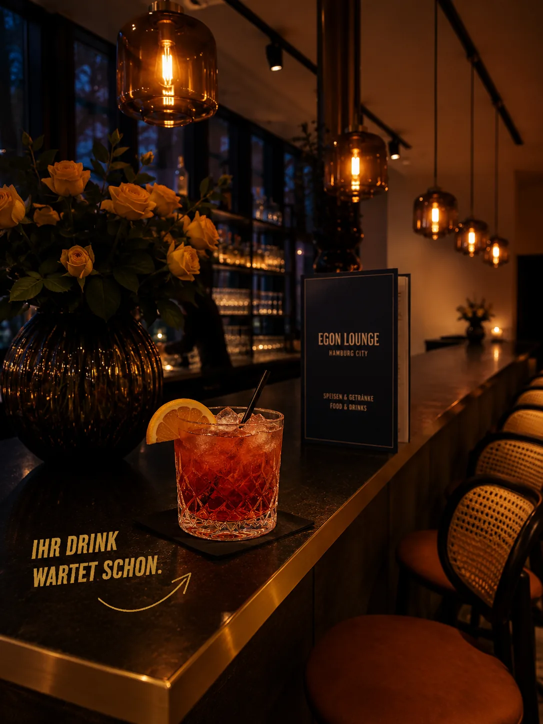 Negroni an der Egon-Lounge-Bar · „Ihr Drink wartet schon