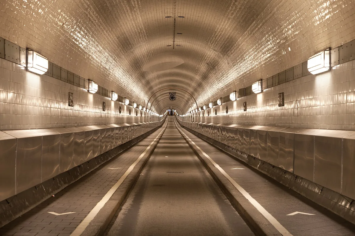 Alter Elbtunnel · die gekachelte Röhre unter der Elbe von 1911